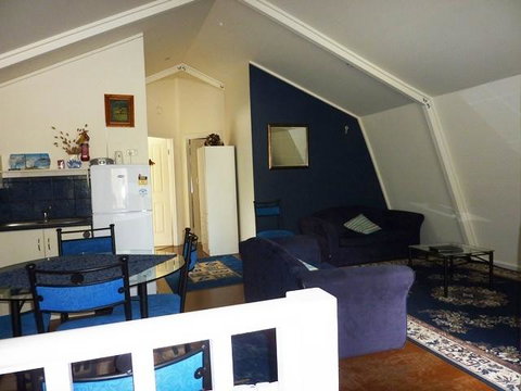 The Doo Drop Inn - QLD Tourism 0