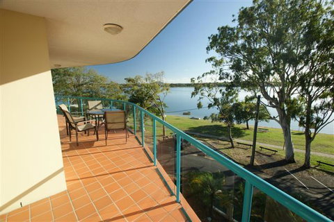 The Esplanade Holiday Apartments - QLD Tourism 0