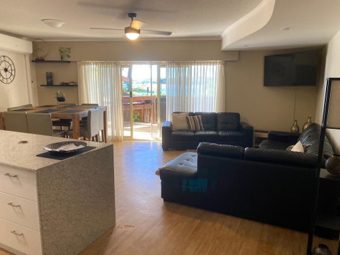 The Esplanade Holiday Apartments - QLD Tourism 1