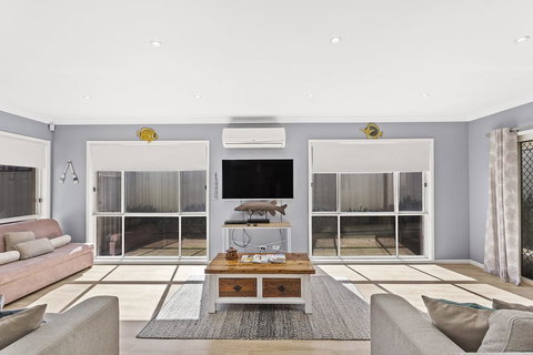 The Family Entertainer In The Heart Of Corlette! - Queensland Tourism 1