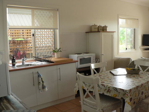 The Friendly Chat Bed And Breakfast - QLD Tourism 0