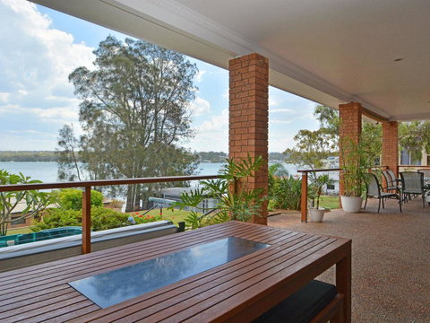 The House On The Lake @ Fishing Point, Lake Macquarie - Honestly Put The Line In And Catch Fish - QLD Tourism 0