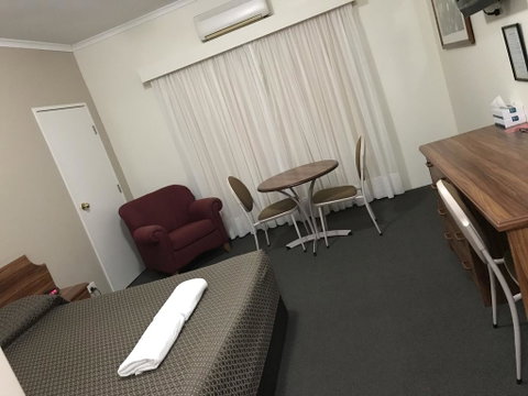 The Kidman Wayside Inn - QLD Tourism 1