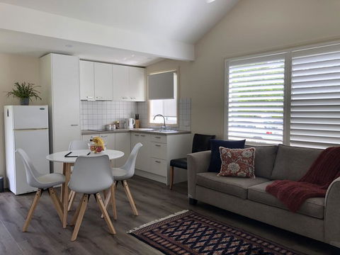 The Kookaburra Cottage - QLD Tourism 2