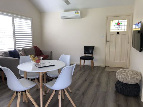 The Kookaburra Cottage - QLD Tourism 3