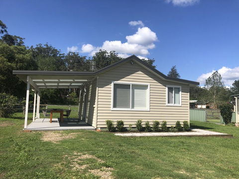 The Kookaburra Cottage - QLD Tourism 1