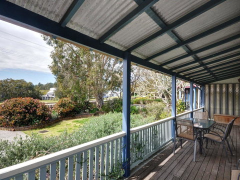 The Lakes Cottage - QLD Tourism 2