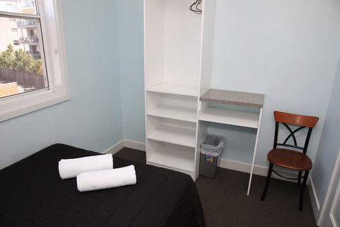 The Lakes Hotel - Queensland Tourism 1