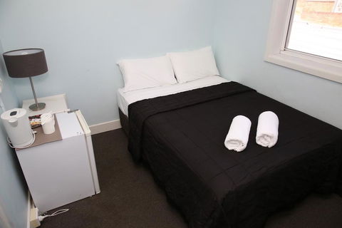 The Lakes Hotel - Queensland Tourism 2
