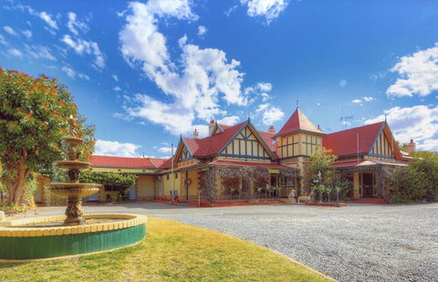 The Lodge Outback Motel - QLD Tourism 0