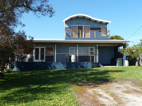 The Love Shack - Bridport - Queensland Tourism 0