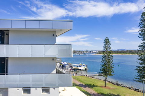 The Mid Pacific - Queensland Tourism 0