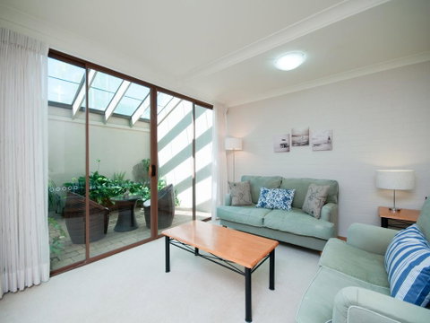 The Moorings, 5/4 Cromarty Road - QLD Tourism 2