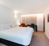 The Nest - Spacious Studio on Newcastle St with Roof Terrace - QLD Tourism
