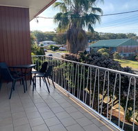 The Norburn' 3 Norburn Avenue - aircon boat parking close to water  clubs - QLD Tourism