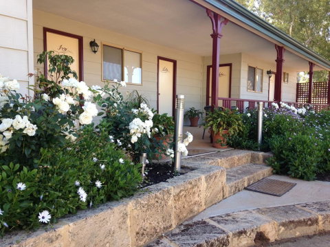 The Nosh & Nod - Avon Terrace - QLD Tourism 0