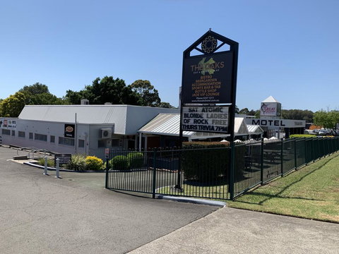 The Oaks Hotel Motel - QLD Tourism 0