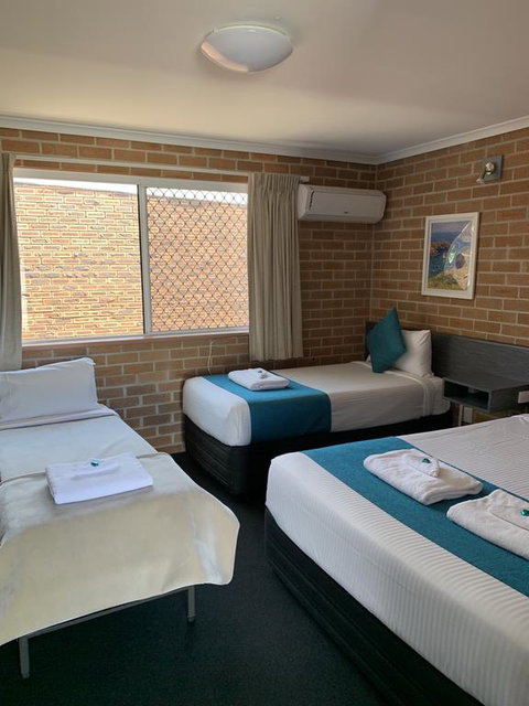 The Oaks Hotel Motel - QLD Tourism 3