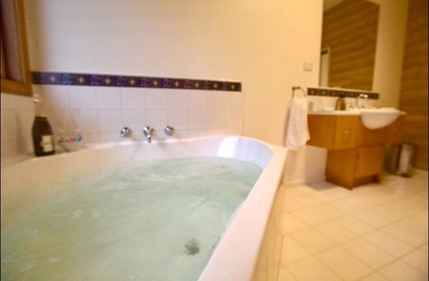 The Orchard Luxury Accommodation - QLD Tourism 2