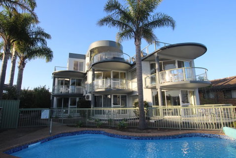The Palms Apartments - QLD Tourism 1