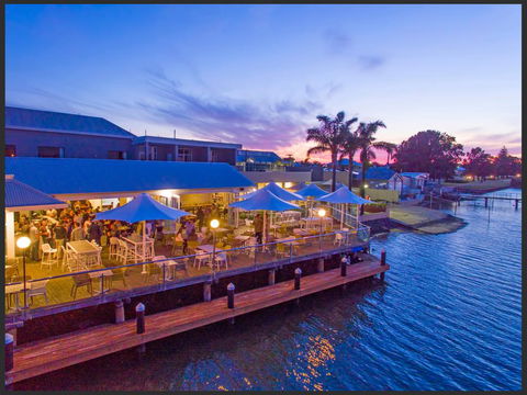 The Parade Hotel - QLD Tourism 0