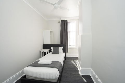 The Parade Hotel - QLD Tourism 2