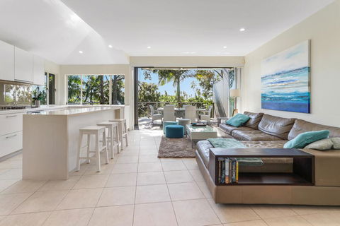 The Peachy Life, Sunshine Beach - QLD Tourism 2