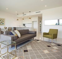 The Princess Bride - Executive 3BR Bulimba Apartment with Balcony in Central Location - QLD Tourism