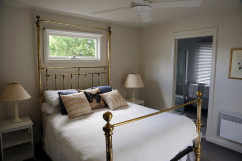 The Red Feather Inn - QLD Tourism 0