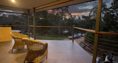The Retreat At Stirling - QLD Tourism 1