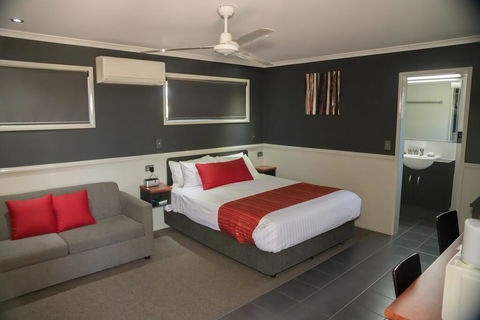 The Rocks Motel - QLD Tourism 1
