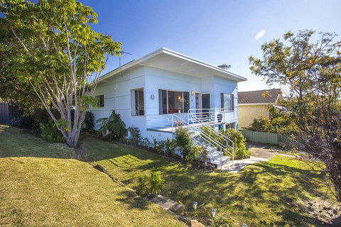 The Seaside Beachhouse Mollymook - QLD Tourism 1