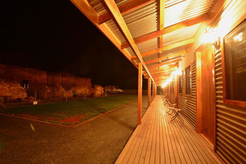 The Silverton Hotel - QLD Tourism 1