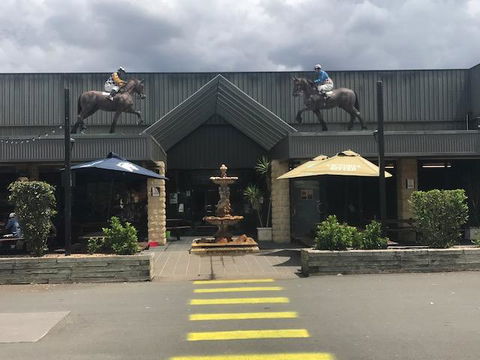 The Sportsman's Hotel - QLD Tourism 0