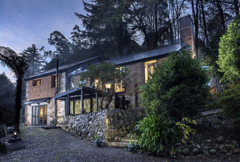 The Stone On The Hill - 3 Bedroom House - Queensland Tourism 0