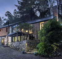 The Stone on the Hill - 3 bedroom house - Queensland Tourism
