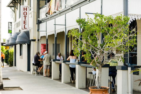 The Waterloo Bay Hotel - QLD Tourism 1