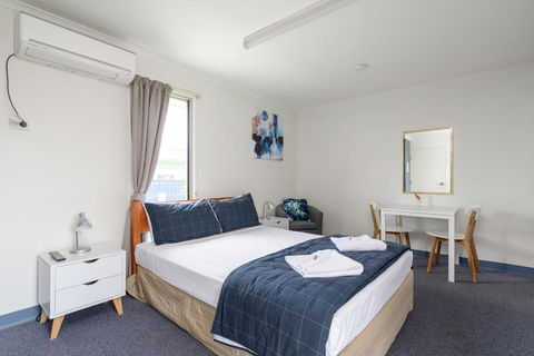 Tin Can Bay's Sleepy Lagoon Motel - Queensland Tourism 2