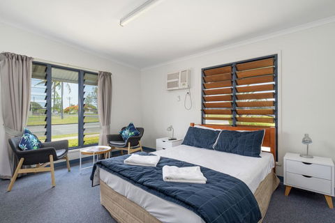 Tin Can Bay's Sleepy Lagoon Motel - Queensland Tourism 1
