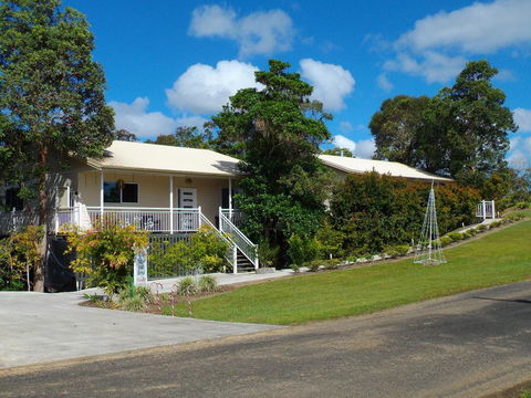 Tinaroo Sunset Retreat - Queensland Tourism 0