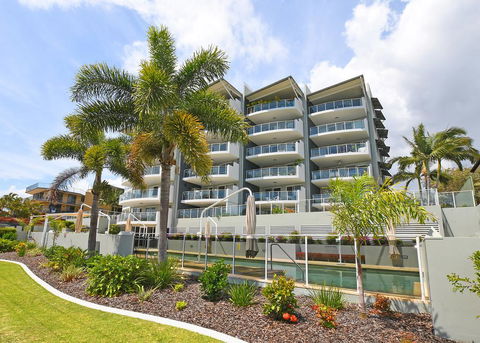 Tingeera Luxury Beachfront Apartments - Queensland Tourism 0