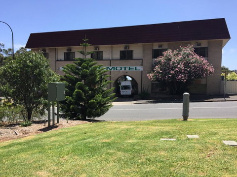 Tollgate Motel - QLD Tourism 0