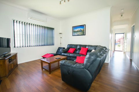 Topaz Cottage - QLD Tourism 3