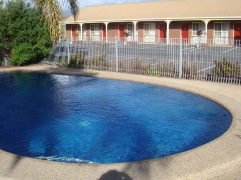 Top Of The Town Motel - QLD Tourism 1