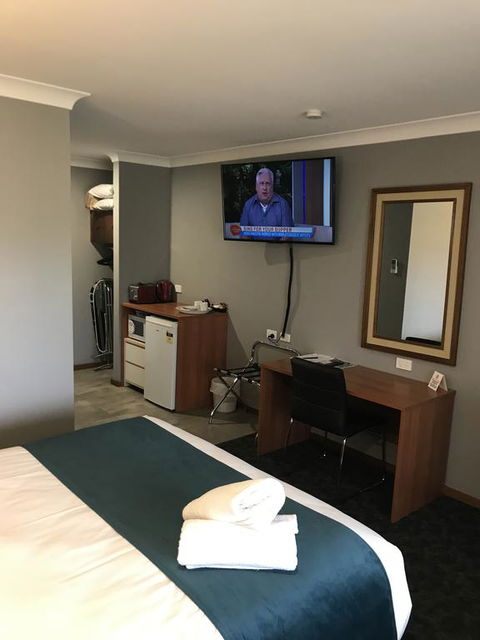 Town & Country Motor Inn - QLD Tourism 1