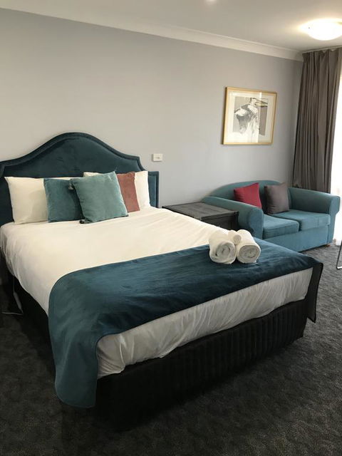Town & Country Motor Inn - QLD Tourism 0