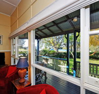 Traditional Three Bedroom Home with Water Views - QLD Tourism