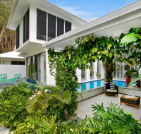 Tranquil Waters Luxury Retreat in Oceans Edge - QLD Tourism