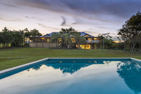 TRANQUILO BEACH HOUSE - QLD Tourism 0