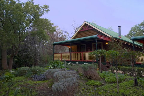 Trawool Cottages And Farmstay - QLD Tourism 2